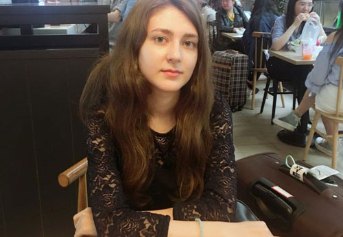 Yêu từ cái nhìn đầu tiên, được đối phương tỏ tình nhưng chàng trai vẫn không dám thổ lộ để rồi ngậm ngùi nhìn 'nàng thơ' vai kề vai bên kẻ khác