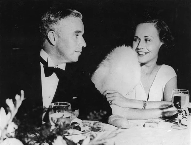 
Hình ảnh trong chuyến du lịch của Chaplin và vợ.
