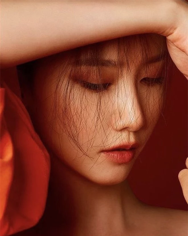 Thoát kiếp 'nữ thần bánh bèo', Yoona (SNSD) sexy khó cưỡng trên tạp chí - Ảnh 5