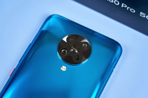 Xiaomi Redmi K30 Pro có 4 camera sau. Cảm biến chính 64 MP, khẩu độ f/1.7 cho khả năng lấy nét theo pha, chống rung quang học (OIS). Ống kính tele 5 MP mang tới khả năng zoom quang học 2x, Cảm biến thứ ba 13 MP cho góc rộng 123 độ và cảm biến chiều sâu 2 MP. Máy có khả năng quay video 8K tốc độ 30 khung hình/giây hoặc Full HD tốc độ 960 khung hình/giây. 