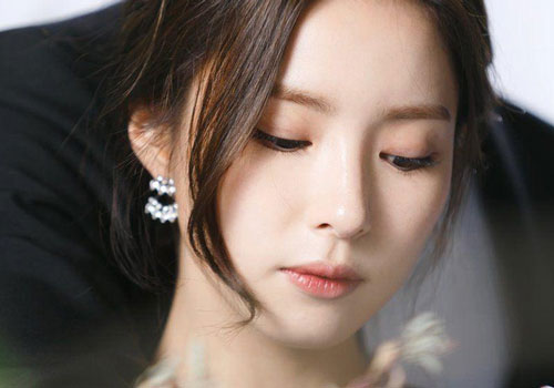 Sao nữ bị ghét nhất 'Gia đình là số 1' khiến netizen Hàn mê mệt vì nhan sắc 'đỉnh cao', quay camera thường cũng dễ dàng gây sốt