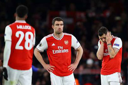 Arsenal và một năm chuyển nhượng thất bại