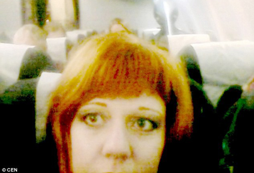 Vô tình chụp được ảnh người ngoài hành tinh trên máy bay