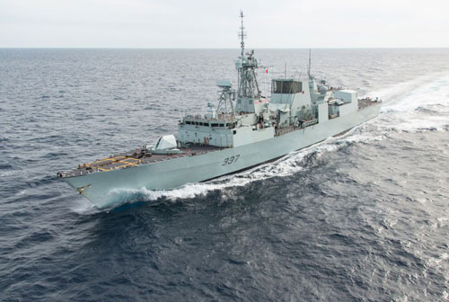 Tàu tuần tra Nga bất thình lình xuất hiện, làm 2 tàu chiến NATO "bẽ mặt"