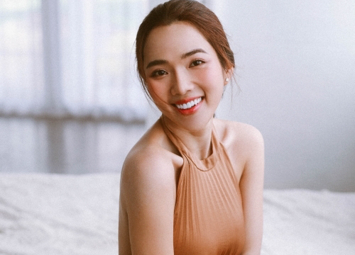 Vợ Ưng Hoàng Phúc khoe dáng 'gái ba con'