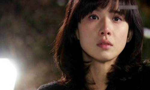 Vừa nghe điện thoại xong người yêu nói: "Cô khóc lóc cái nỗi gì, lúc sướng thì ai sướng cho mà còn ăn vạ"