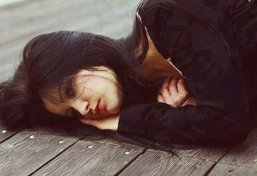 Nhìn xấp tiền dày cộm của mẹ người yêu, tôi ứa nước mắt khi nghe từng lời ghét bỏ của bà chỉ vì lỗi lầm mà tôi không hề mong muốn