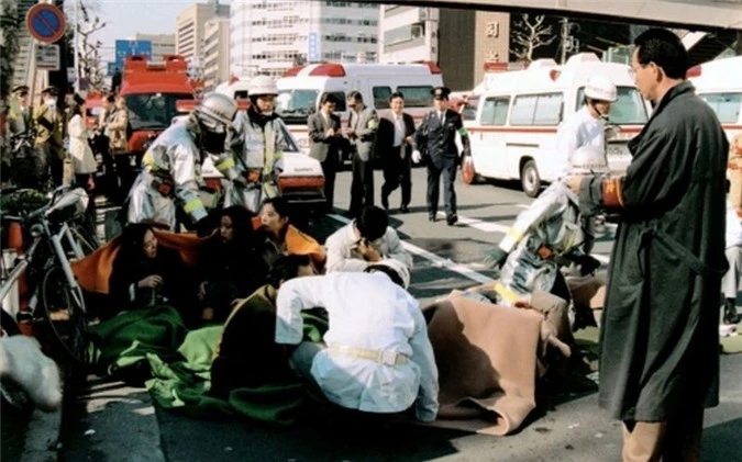 di chung chat doc sarin tu vu tan cong tau dien ngam tokyo hinh 1