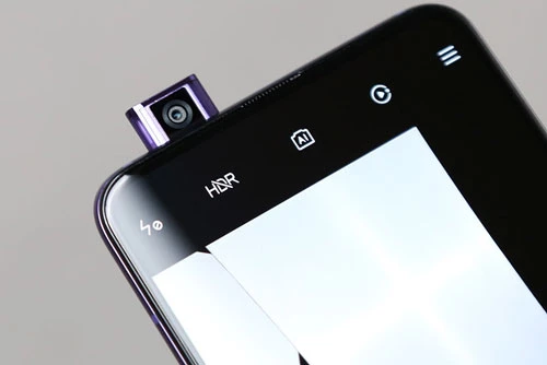 Máy ảnh selfie dạng pop-up với độ phân giải 20 MP, hỗ trợ quay video slow-motion tốc độ 120 khung hình/giây.