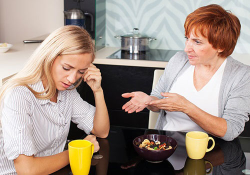 Cuộc sống 'ngột ngạt' khi mẹ chồng chưa bao giờ hài lòng về con dâu