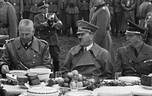 Sở thích ăn uống 'quái dị' của những tên trùm độc tài