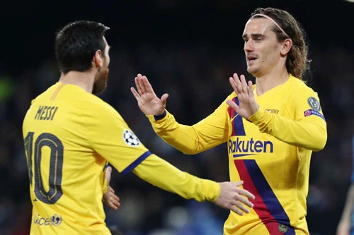 Messi, Griezmann cùng các đồng đội bị giảm lương. Messi, Griezmann cùng các đồng đội bị giảm lương.