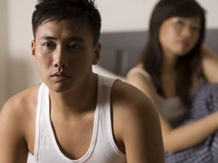 Bắt quả tang vợ phản bội mình, tôi cứ tưởng cô ấy sẽ khóc lóc xin tha thứ, nào ngờ vợ lại nói một câu khiến tôi "chết đứng"