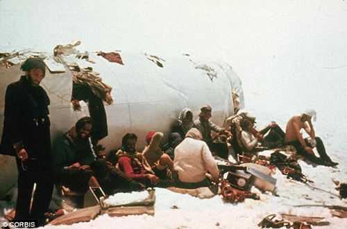 Máy bay chở 45 người, nhưng chỉ 16 người đánh bại thần chết sau 72 ngày xảy ra tai nạn.
