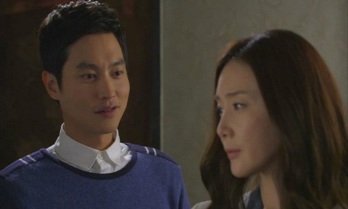 Phục kích để bắt tại trận vợ ngoại tình, nhưng khi tới cửa nghe được câu cô ấy nói tôi đã "khóc như mưa"