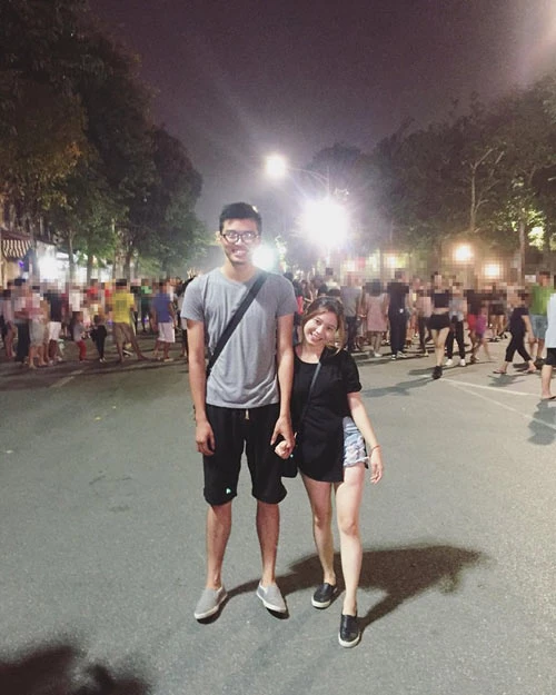  Cô nàng Lê Hà đứng bên cạnh người yêu cao hơn mình 35cm.