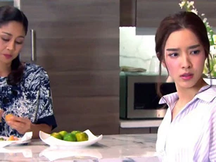 Trong bữa cơm, mẹ tôi mắng chị dâu vì không chịu sinh con nhưng chị ấy "cười trong nước mắt" hỏi lại một câu khiến cả nhà tôi tái mặt