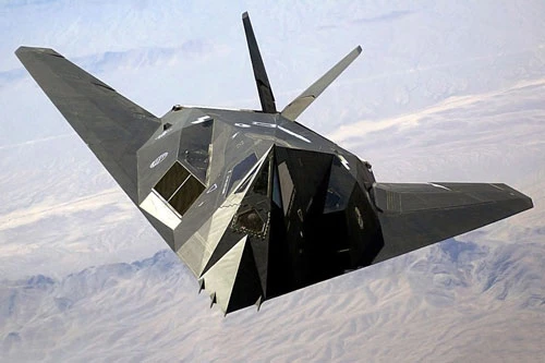 Chiến đấu cơ Lockheed F-117 Nighthawk Chim ưng đêm, tên hiệu “hạt huyền”, được mệnh danh là 