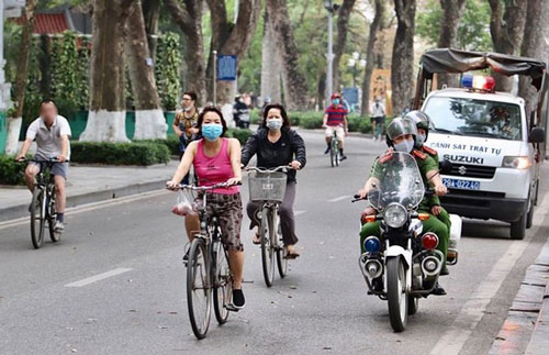 Hà Nội: Đi tập thể dục không đeo khẩu trang, 4 người bị mời lên phường