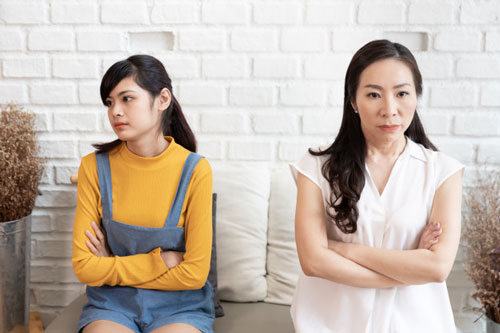 Thấy chị dâu dạy con lệch lạc, tôi giận "sôi gan" cãi nhau với chị nhưng không ngờ anh trai nói một câu làm tôi "muối mặt" im lặng