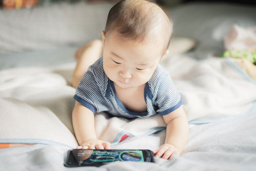 Khoa học cảnh báo: Nhiều cha mẹ làm việc này để giúp con bớt nghịch ngợm nhưng lại hại giấc ngủ, khiến trẻ chậm phát triển