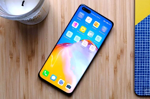 Huawei P40 Pro được trang bị tấm nền màn hình OLED kích thước 6,58 inch, độ phân giải Full HD Plus (2.640x1.200 pixel), mật độ điểm ảnh 441 ppi, tích hợp dải màu DCI-P3, công nghệ HDR10 +, tần số quét 90 Hz.