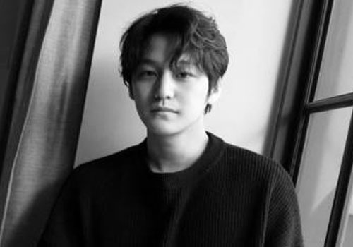 Mỹ nam 'Vườn sao băng' Kim Bum vừa xuất ngũ đã khiến dân tình lụi tim vì diện mạo khó nói nên lời