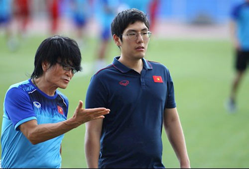 HLV Park Hang-seo chia tay trợ lý ngôn ngữ người Hàn