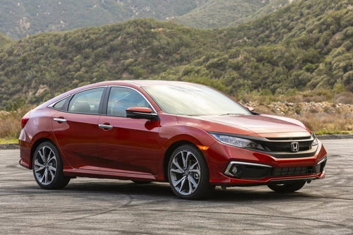 =2. Honda Civic EX Sedan 2020 (mức tiêu hao nhiên liệu ở đường hỗn hợp: 7,8 lít/100 km).