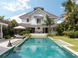 Biệt thự mang đậm phong cách nhiệt đới
