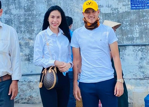 Thủy Tiên thừa nhận đang trong giai đoạn khó khăn, phải gồng gánh trả lương cho nhân viên