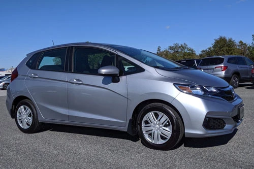 =2. Honda Fit LX 2020 (mức tiêu hao nhiên liệu ở đường hỗn hợp: 7,8 lít/100 km).