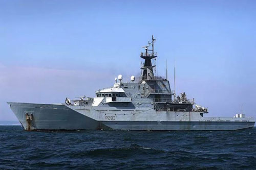 7 chiến hạm bị Hải quân Anh bám đuôi, báo Nga 'mỉa mai': 'Họ điều con tàu gỉ sét theo dõi chúng tôi'