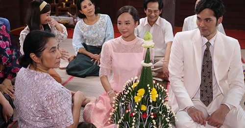 Chê vàng bố mẹ vợ trao “mỏng như cánh ve”, chú rể "tái mặt" khi bố vợ tuyên bố một tin "chấn động" liên quan đến chiếc dây chuyền rẻ tiền ấy