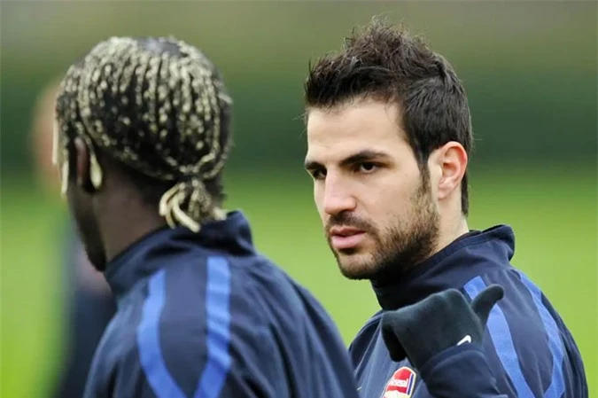 Sagna không hài lòng với phát biểu của Fabregas