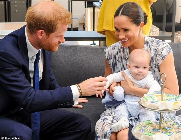 Đến Mỹ sinh sống, Meghan Markle nhận một cú sốc lớn và có thể phải muối mặt "nhờ cậy" Tổng thống Trump giúp đỡ mình - Ảnh 1.