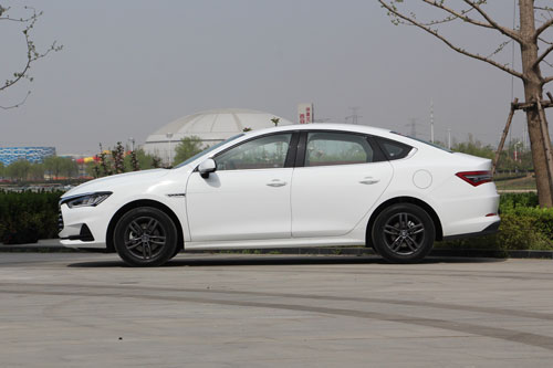 Cận cảnh xe sedan giá gần 250 triệu đồng