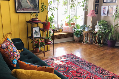 Thiết kế nhà nhỏ 60m² theo xu hướng sống xanh, phòng khách rộng mênh mông nhờ bí quyết từ những cánh cửa