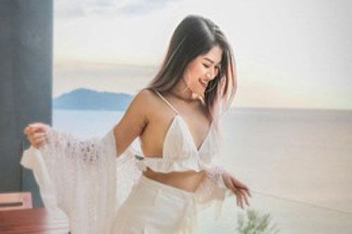 Nhan sắc 'nóng bỏng' và cuộc sống xa hoa của nữ diễn viên là con gái đại gia thủy sản