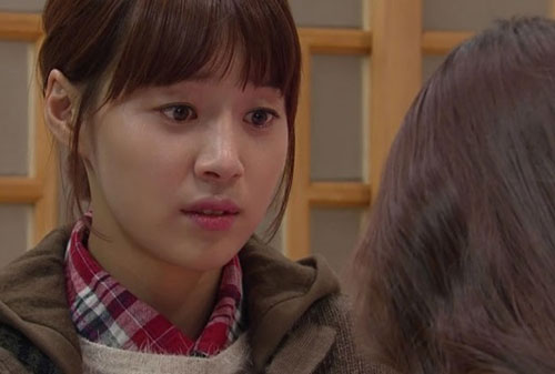 Về ngoại chơi thấy hàng xóm bị chồng đánh, tôi vội chạy sang can ngăn thì suýt ngất khi nhận ra người phụ nữ ấy