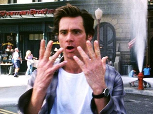 Vì sao da tay nhiều người hay nhăn nheo sau mỗi lần rửa bát?