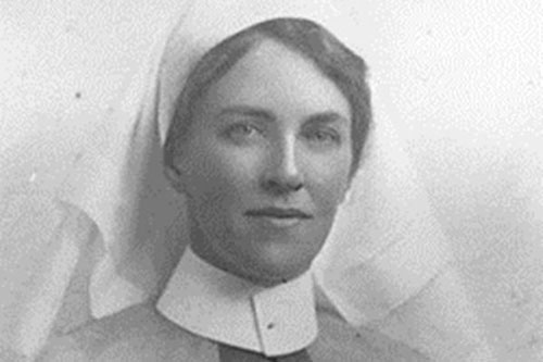 Khi xinh đẹp thì nghèo khó, đến khi xấu xí lại bỗng chốc giàu có, khiến bao người tò mò