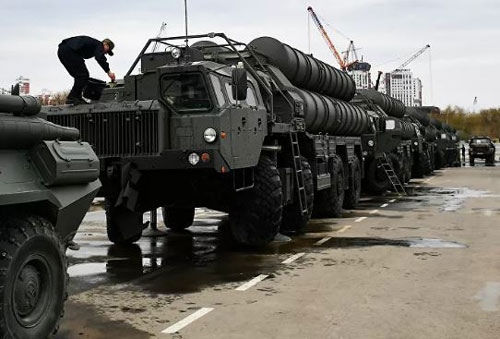 Tên lửa S-400 Triumph của Nga hay Patriot của Mỹ "ngầu" hơn?