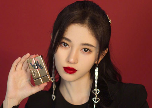 "Choáng" với nhan sắc của mẹ "Mỹ nhân 4.000 năm" Cúc Tịnh Y, làm "lu mờ" cả con gái nổi tiếng