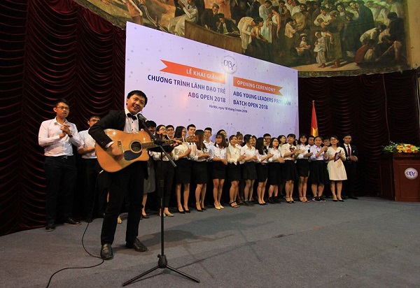 30 su&#x1EA5;t h&#x1ECD;c b&#x1ED5;ng &#x201C;L&#xE3;nh &#x111;&#x1EA1;o xuy&#xEA;n kh&#x1EE7;ng ho&#x1EA3;ng&#x201D; d&#xE0;nh cho b&#x1EA1;n tr&#x1EBB; xu&#x1EA5;t s&#x1EAF;c