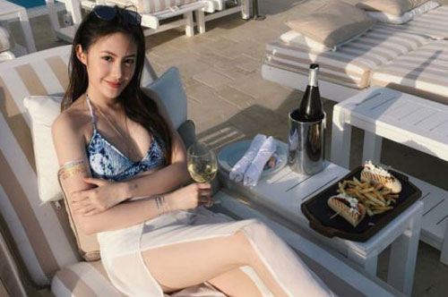 Cận cảnh nhan sắc của 'hot girl' gốc Việt số 1 tại Lào