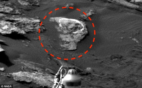 Các thợ săn UFO khẳng định đã phát hiện “đầu lâu xương chéo" trên sao Hỏa