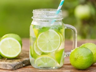 Uống nước chanh giờ này có thể 'bổ hơn nhân sâm', giúp tăng sức đề kháng, làm sạch ruột