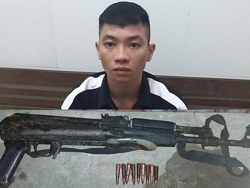 Nghệ An: Mang "hàng nóng" đi xử lý đối thủ, súng cướp cò làm bạn bị thương