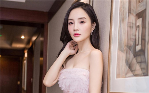 Người hâm mộ 'choáng' khi sao Hoa ngữ 'khoe' hình ảnh thời con gái của mẹ mình